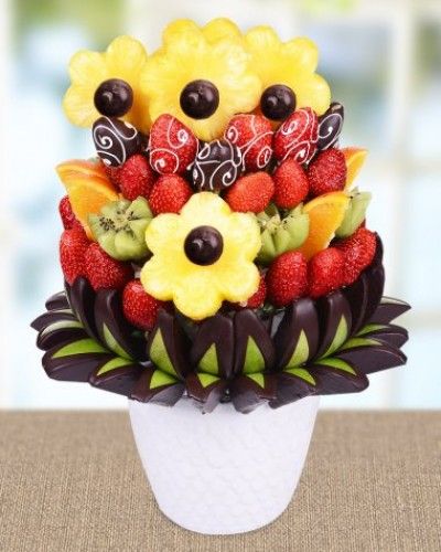 Flowers Gifts Delivery In Istanbul Turkey Chocolate Fruits Cake Delivery In Istanbul Chocolates Delivery To Istanbul